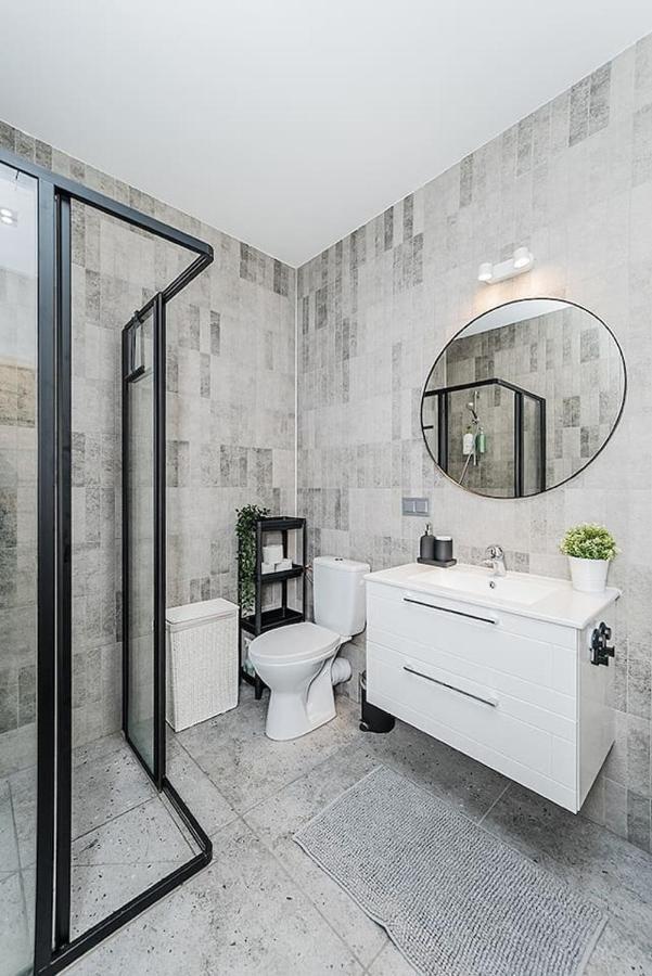 Lovely Apartment With Private Terrace By Urban Rent Kaunas Eksteriør bilde