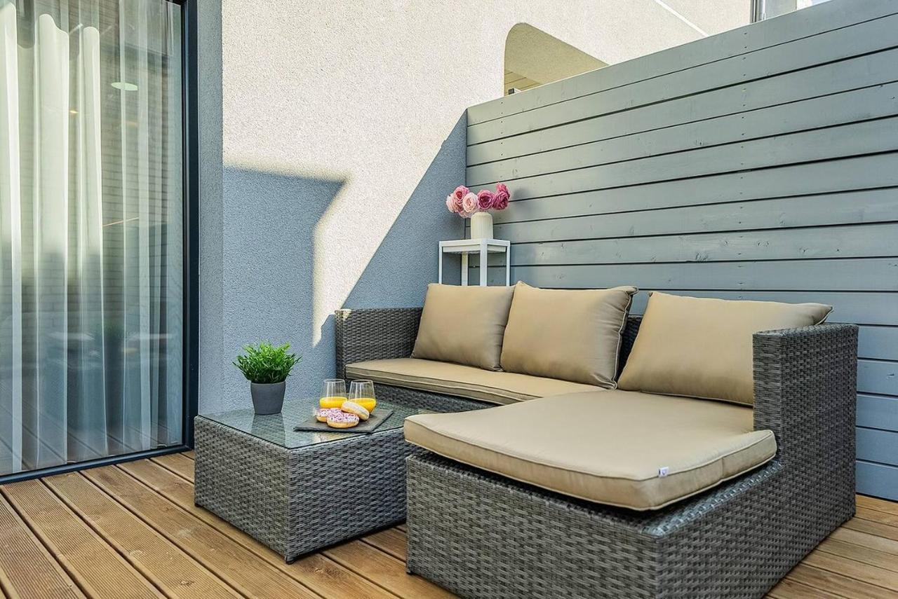 Lovely Apartment With Private Terrace By Urban Rent Kaunas Eksteriør bilde